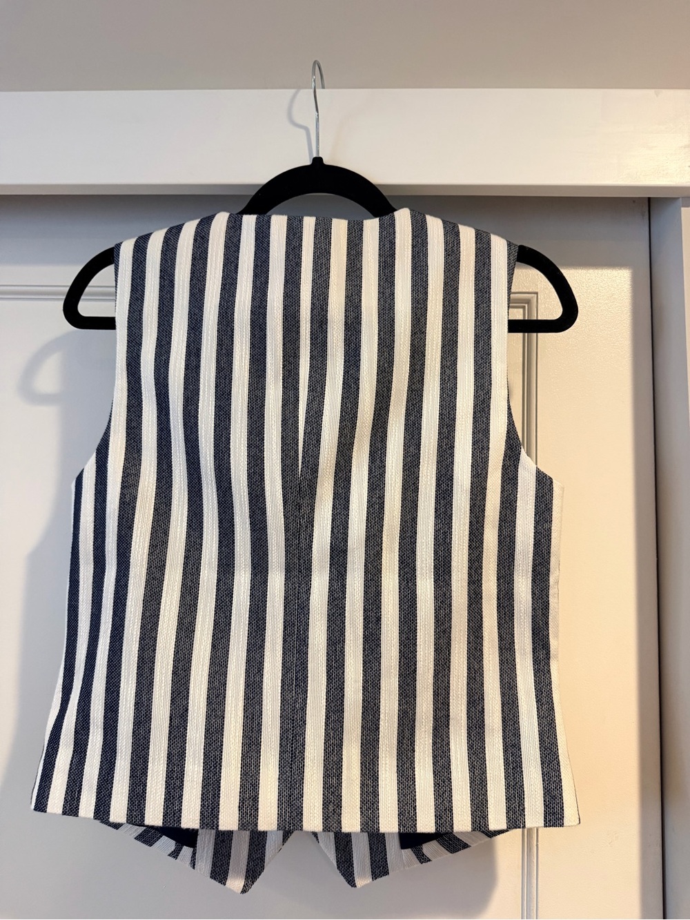 EUC Loft Striped V-Neck Button Front Vest Blue & White Size XS - Picture 6 of 7